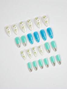 24片清新蓝色美甲贴片，中号杏仁形，全覆盖亚克力美甲贴片，银色法式尖头，手绘白色花朵，包含1瓶果冻胶和1把指甲锉。薄荷蓝夏日风，适合日常佩戴。 - 彩色 - 查看 4
