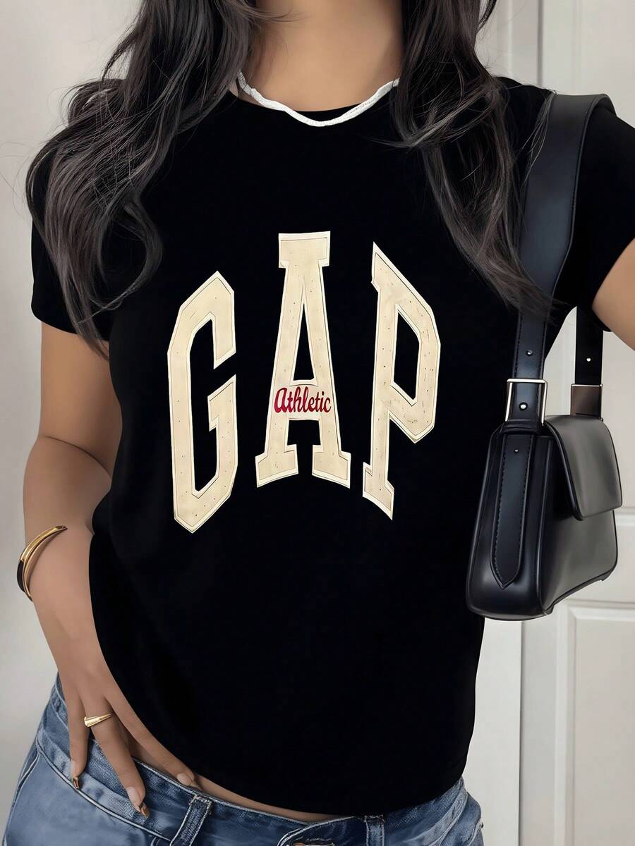 Letras grandes en tono beige con la palabra GAP evocan energía deportiva moderna y espíritu juvenil mostrando confianza y entusiasmo por la vida diaria camiseta de mujer casual cómoda y versátil - Negro - Ver 1
