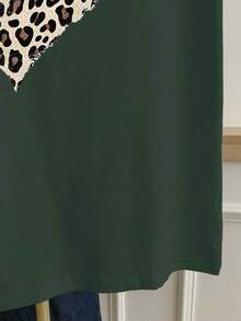 Camiseta de mujer de manga corta con cuello redondo, estampado de bloques de color, corazón y estampado de leopardo - Multicolor - Ver 5