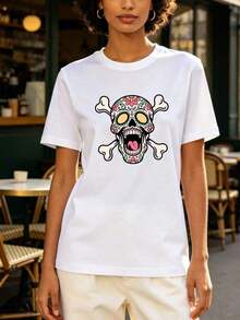 ComfortableCamiseta Blanca de Verano para Mujer con Diseño de Calavera Mexicana y Patrón Floral Colorido, Estilo Artístico y Estético, Temática del Día de los Muertos, Diseño Inspirado en la - Blanco - Ver 4
