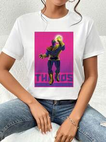 Figura colorida con un personaje de fuerza cósmica sosteniendo un guante brillante que simboliza poder y equilibrio universal sobre fondo rosado vibrante camiseta de mujer  cómoda para uso diario y amante del arte pop moderno - Blanco - Ver 6