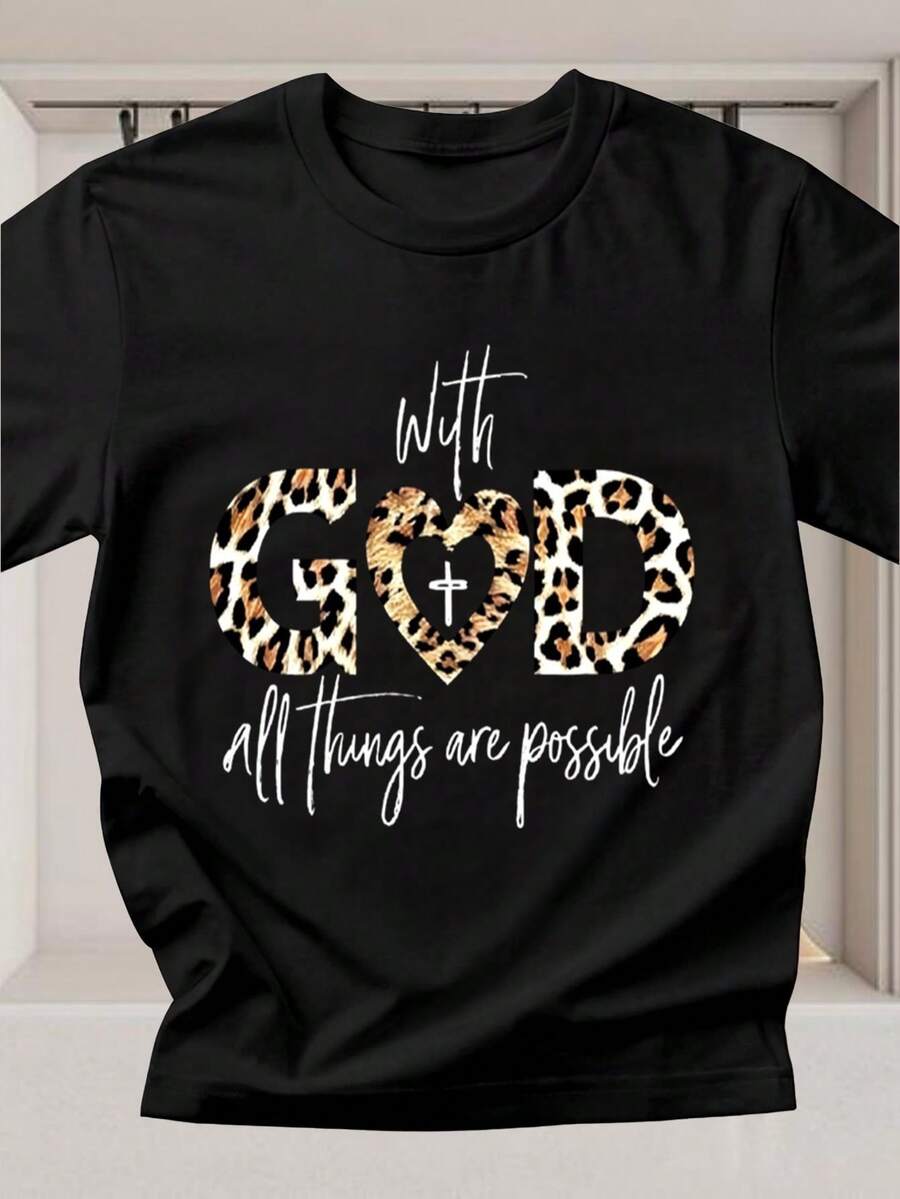 Camiseta cómoda y elegante para mujer, con estampado de leopardo y un eslogan inspirador: "Oh Dios, todo es posible." Esta moderna camiseta para mujer presenta estampados de letras de dibujos animados, un diseño de cuello redondo y está hecha de tela de algodón puro. El diseño es sencillo, cómodo y transpirable, adecuado para el uso diario informal. Versátil y práctico, presenta un estilo natural y elegante, lo que lo convierte en un artículo imprescindible para las fiestas de verano. - Negro - Ver 1