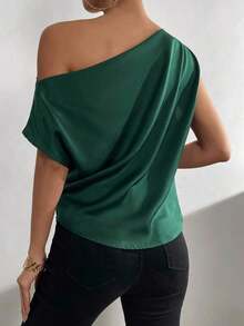 Blusa de satén con cuello asimétrico y hombro descubierto - Verde Oscuro - Ver 2