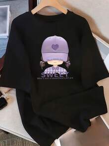 Una camiseta púrpura de manga corta con un estampado único, hecha de pura tela, perfecta para el streetwear de verano. - Negro - Ver 1