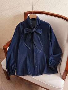 Mature Denim Blusa de mezclilla de mujer con un solo botonadura y lazo versátil y de moda - Azul lavado oscuro - Ver 7