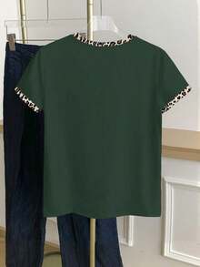 Camiseta de mujer de manga corta con cuello redondo, estampado de bloques de color, corazón y estampado de leopardo - Multicolor - Ver 2