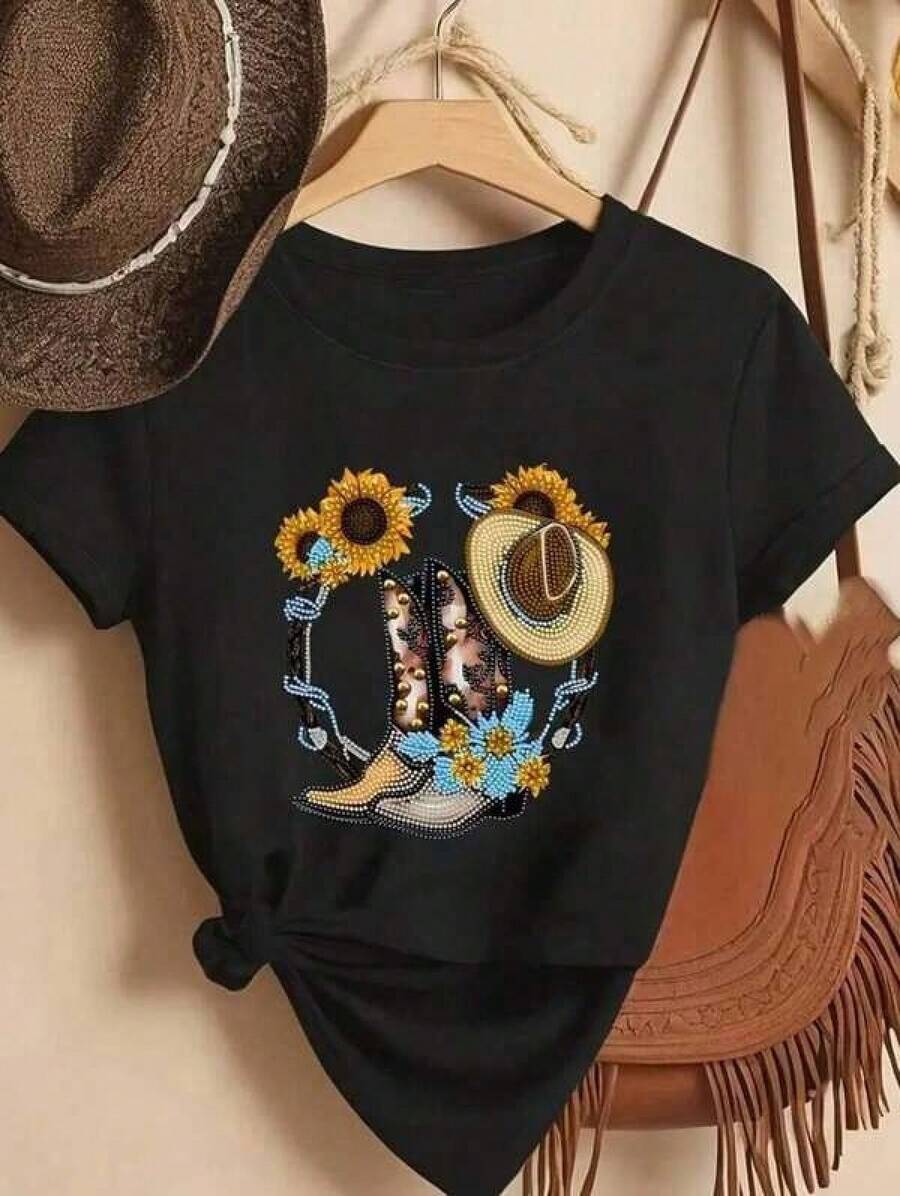Women's Casual Round Neck T-Shirt With Floral And Boot Design, Women's Blouses, Blouses, Casual Blouses For Ladies, Casual Blouses For Ladies, Women's Tops, Tops, Unisex. - 黑色 - 查看 1