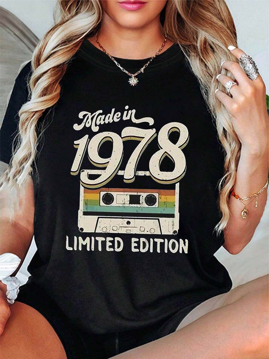 Plus Size - Plus Size Women's Vintage Graphic T-Shirt With Retro 1978 Cassette Tape - Limited Edition Made In 1978 - Plus Size Casual Crew Neck Top - Soft Everyday T-Shirt For 70s Theme Parties And Nostalgic Outfits - Spring/Summer Retro Clothing, Spring Fashion, Bold Print, Breathable Material, Statement T-Shirt, Fashion Enthusiasts - 黑色 - 查看 1