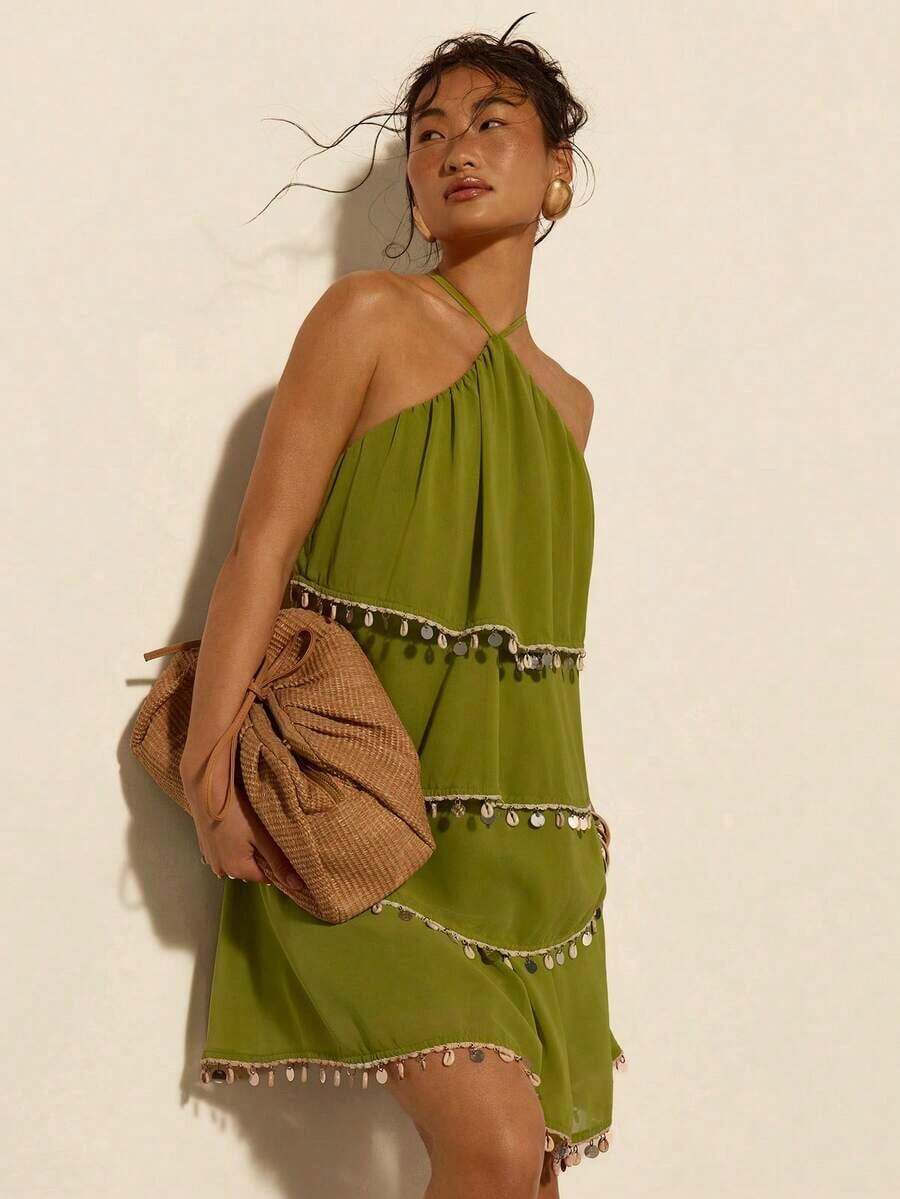 Vestido camisola sin espalda con decoración de colgante multicapa, diseño de falda multinivel, decoración de colgante especial para vacaciones, adecuado para vacaciones en la playa, vestido de gasa fluido, vestido verde, cita, vestido esencial de verano - Verde - Ver 1