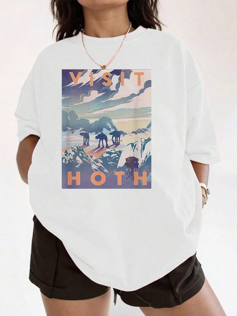 Frozen Landscape With Snowy Mountains And Mechanical Figures Walking Under A Colorful Sky That Conveys Adventure And Freedom. Comfortable And Modern Women's Short-Sleeved T-Shirt For Everyday Wear. - 白色 - 查看 1