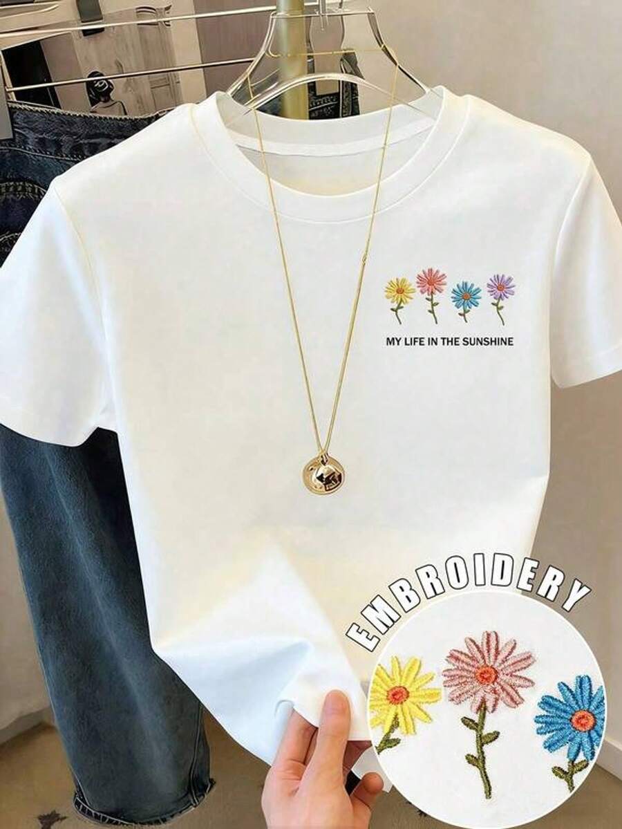 Short-Sleeved T-Shirt With Floral Embroidery, Summer T-Shirt, Casual Top For Women, Aesthetic T-Shirt, Gift For Embroidery Enthusiasts - 白色 - 查看 1