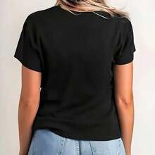 African American Women's Graphic T-Shirt With The Gemini Zodiac Sign And The Image Of A Queen. - 黑色 - 查看 2