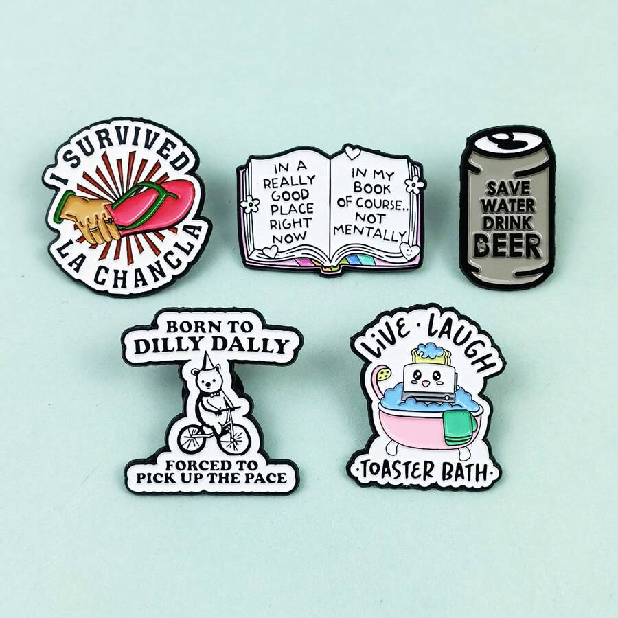 Broche de personaje de dibujos animados lindo, accesorio de ropa con insignia de metal con letra en inglés personalizada - Multicolor - Ver 1