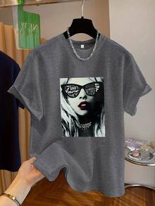 Camiseta de moda para mujer con estampado circular, suave y versátil, con gráficos elegantes de personajes femeninos, manga corta y cómoda, ideal para uso casual, un top moderno para todas las estaciones - Gris - Ver 6