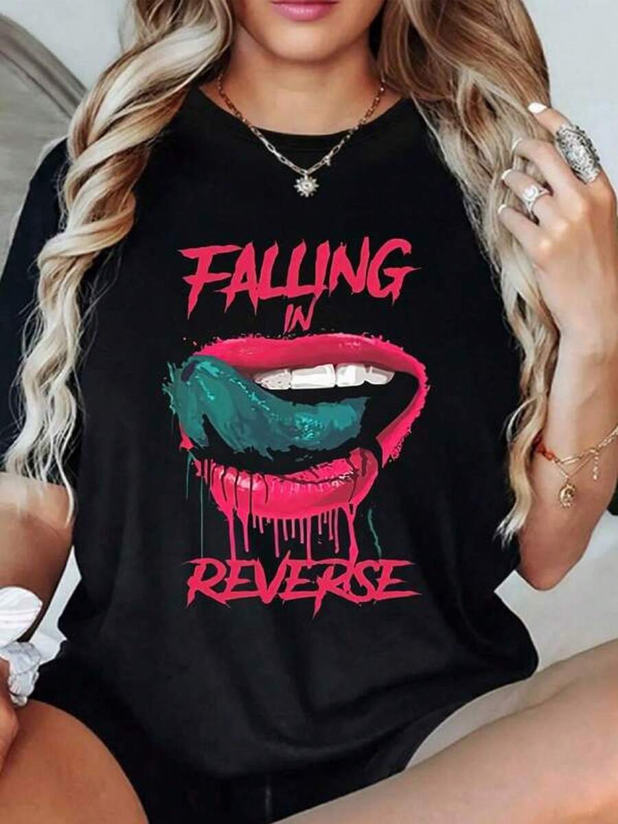 Open Lips With A Blue Tongue Symbolizing Freedom And Rebellion Against Social Norms. Women's T-Shirt, 100% Cotton, Comfortable And Modern Cut. - 黑色 - 查看 1