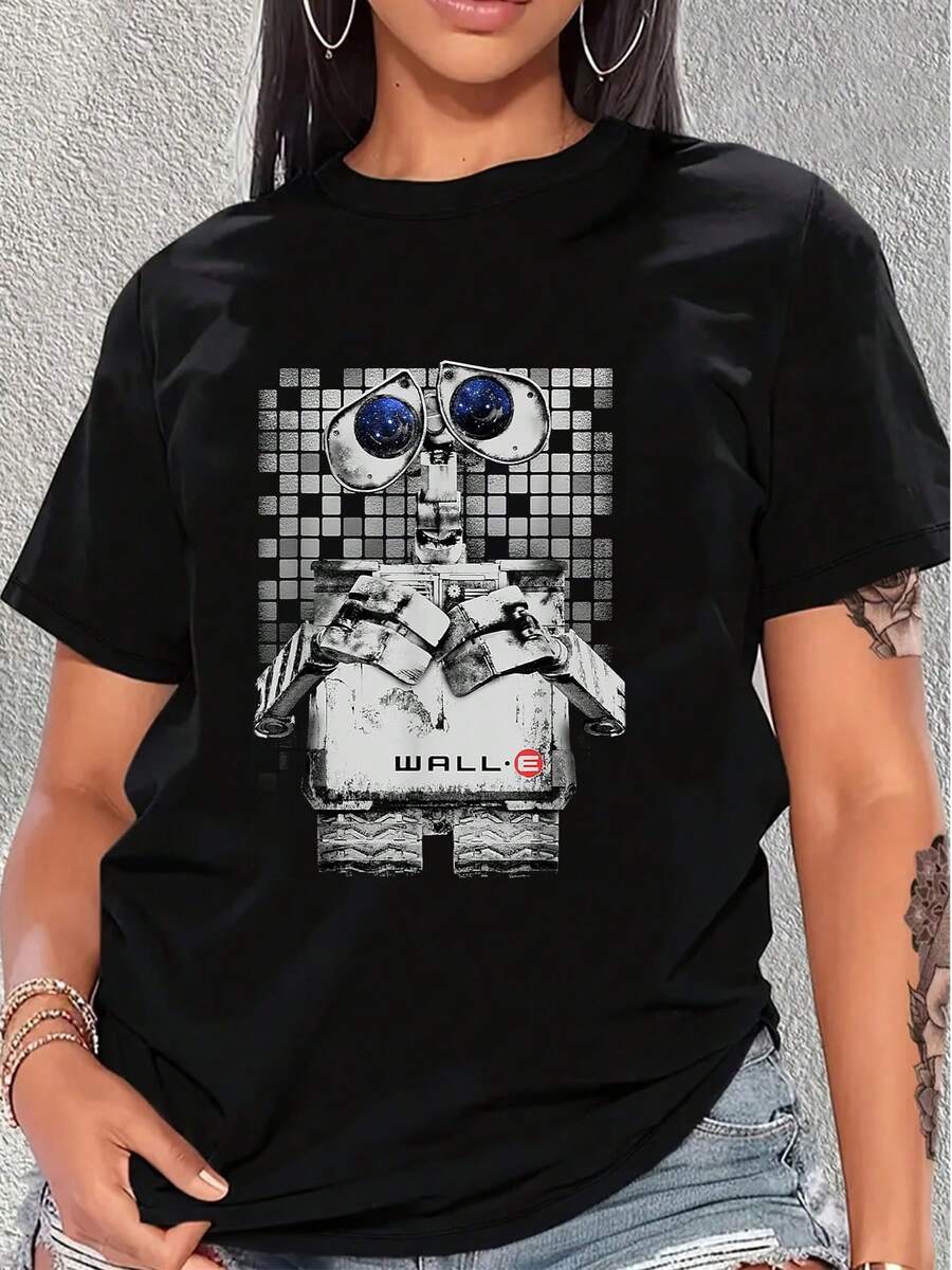 Imagen de un adorable robot con ojos que reflejan el universo simbolizando curiosidad tecnológica y amor por la exploración camiseta de mujer casual cómoda ideal para uso diario moderna y suave - Negro - Ver 1