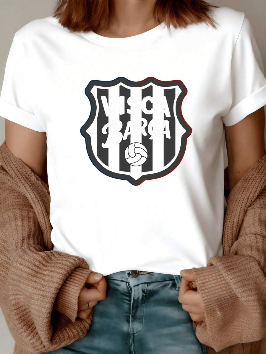 A Shield Shaped Like A Sports Emblem In Shades Of Blue And Red Symbolizes The Passion And Pride For A Legendary Team, Transmitting Energy And Unity Among Fans. A Modern Casual Women's T-Shirt - 白色 - 查看 1