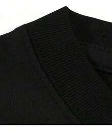 100% Pure Cotton, Breathable And Gentle On The Skin. Classic Crew Neck Design, Slim Fit, And Flattering For All Body Types. Fashionable Print With A Minimalist Style And High-Quality Finish. Unisex Design Perfect For Matching Outfits, Ideal For Everyday Wear, Dates, Leisure, And Streetwear – Versatile And Timeless. - 黑色 - 查看 4