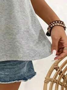 Camiseta sin mangas de mujer de cuello en V holgado a rayas, con diseño de espalda descubierta y lazo, adecuada para uso en la calle y vacaciones en primavera/verano - Gris - Ver 3