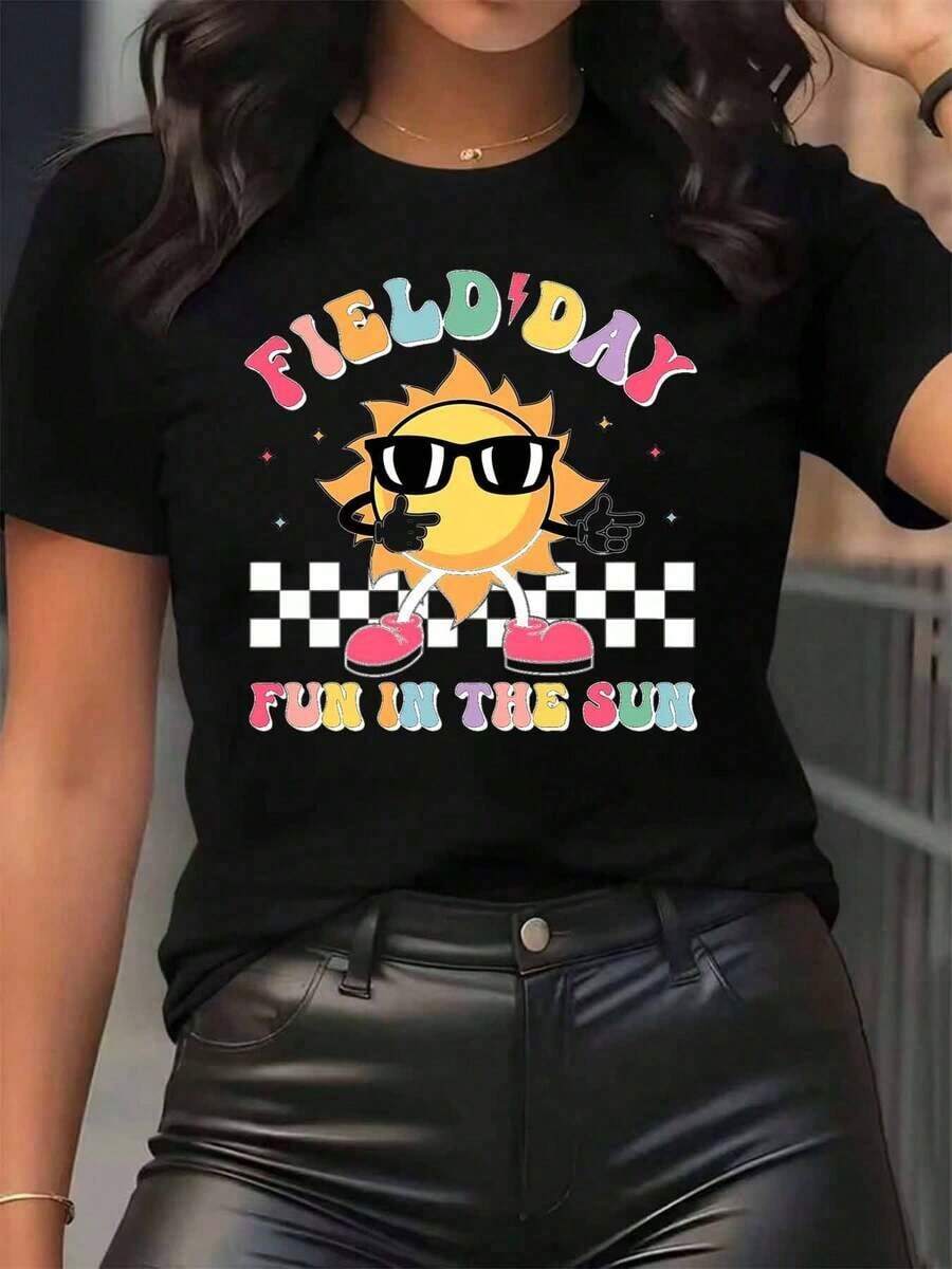 New Arrivals For Summer. Women's T-Shirt With A "Field Day Fun In The Sun" Print Featuring A Sun Character With Sunglasses Against A Plaid Background. Crew Neck, Casual Everyday Wear, Soft And Comfortable, Ideal For Festivals. Blouse, Shirt > Beautiful. - 黑色 - 查看 1