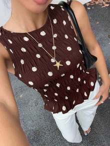 Blusa de lunares elegante y lujosa, blusa de verano azul elegante con fruncidos para mujeres, conjunto sexy con volantes y dobladillo fruncido, top corto sin mangas para vacaciones y playa, camisa de lunares con textura de moda - Marrón - Ver 7