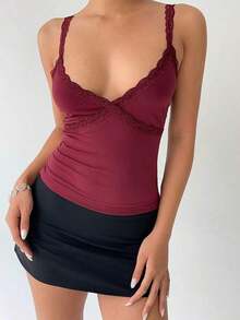 Camiseta ajustada de mujer con cuello en pico profundo, encaje burdeos y parches - Burdeos - Ver 5