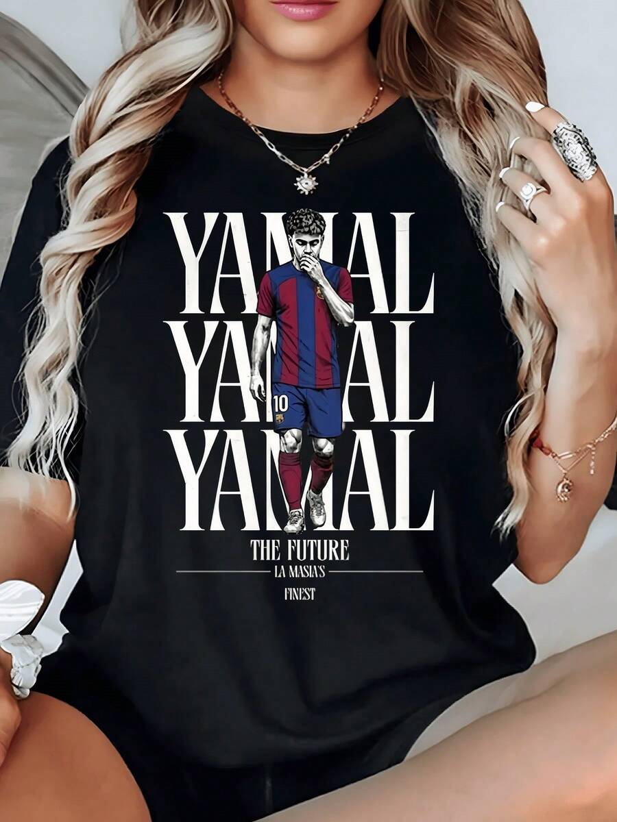 A Design Inspired By The Passion Of Football, Featuring A Player Moving Towards The Future, Symbolizing Strength, Youth, And Hope In The Sport. A Modern, Comfortable, Casual Women's T-Shirt For Everyday Wear. - 黑色 - 查看 1
