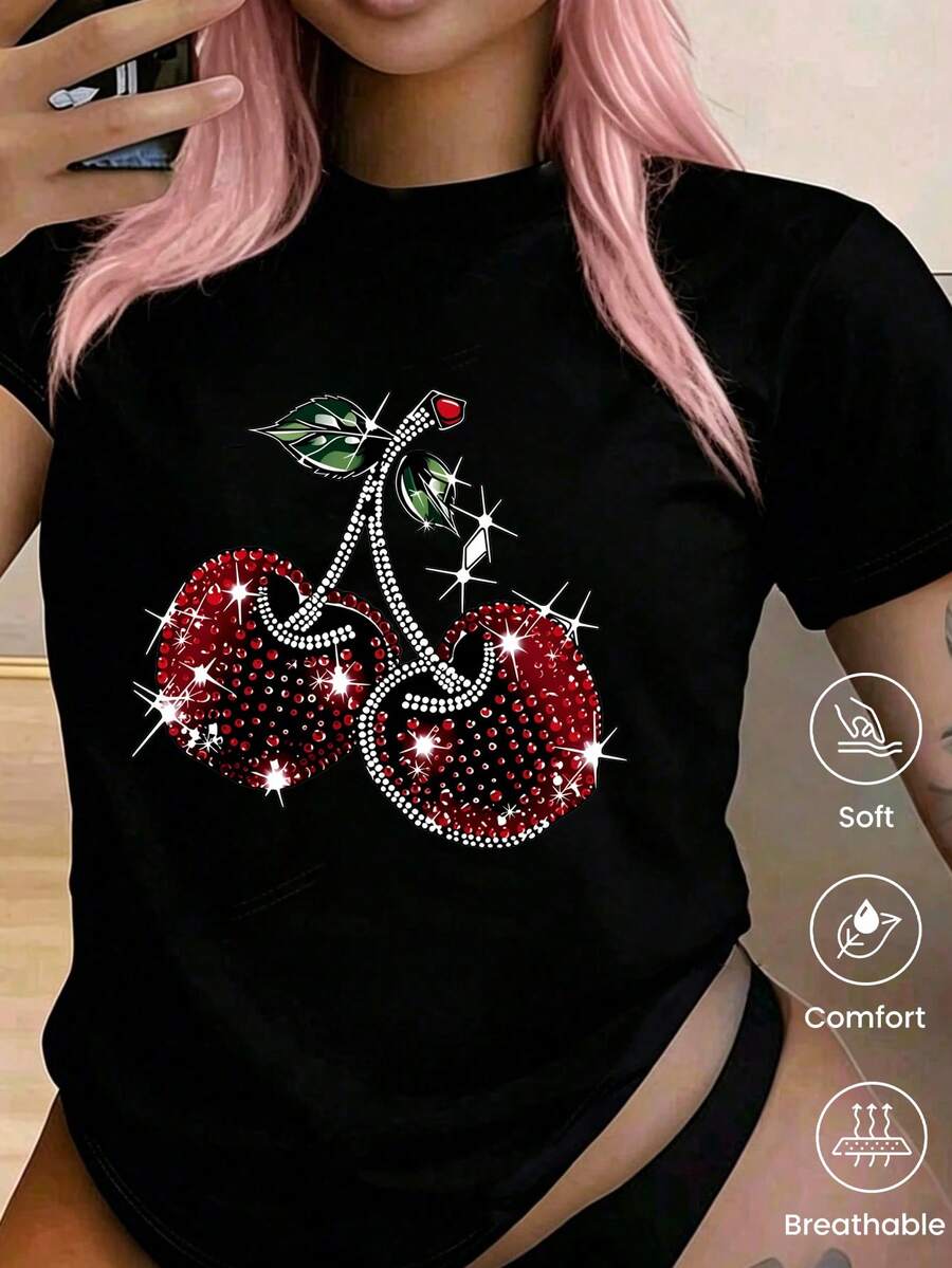 Elegante camiseta negra de manga corta para mujer con diseño de cerezas brillantes y tejido ligeramente elástico. - Negro - Ver 1