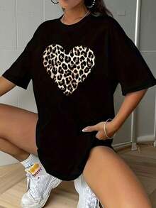 Talla Grande - Talla Grande - Camiseta de Cuello Redondo con Mangas Cortas y Diseño de Corazón con Estampado de Leopardo - Negro - Ver 2