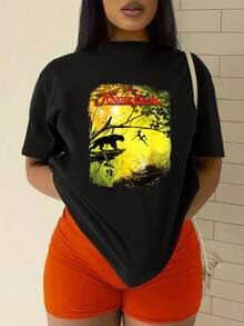 Vibrant Jungle Adventure Scene With A Child Swinging Between Trees And A Majestic Animal Symbolizing Freedom And Connection With Nature. Comfortable Women's T-Shirt For Everyday Wear Made Of Soft And Breathable Fabric. - 黑色 - 查看 2