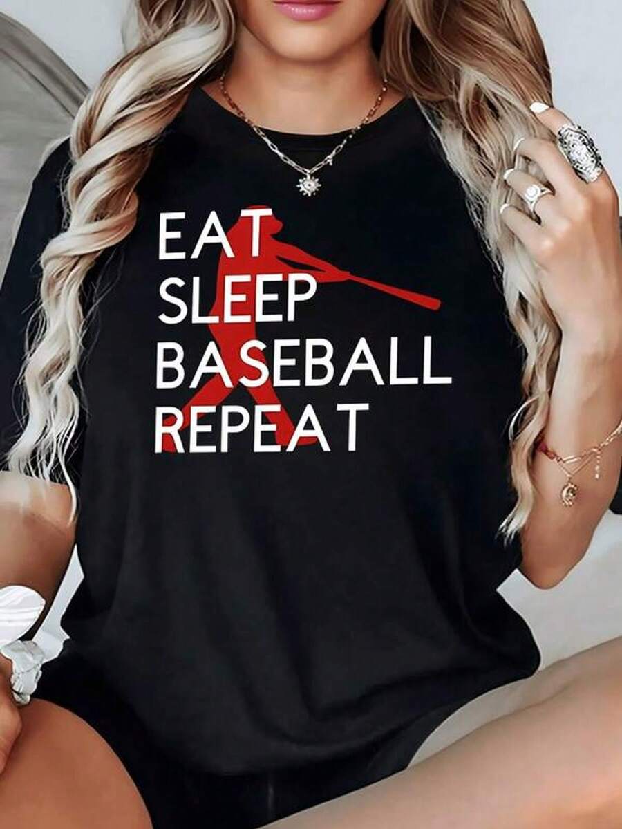 Gráfico con frase motivadora Eat Sleep Baseball Repeat que expresa pasión por el béisbol y estilo activo camiseta para mujer de corte casual cómoda tela 100% algodón