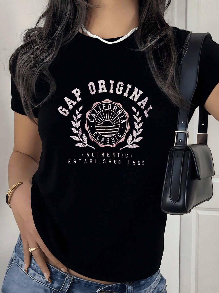 Símbolo solar de California rodeado por ramas que evocan energía natural y espíritu libre con toque vintage y mensaje de autenticidad camiseta de mujer casual moderna cómoda y versátil - Negro - Ver 1