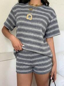 Conjunto de camiseta de manga corta y pantalones cortos de punto a rayas para mujer de estilo casual - Gris - Ver 5