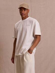 Short-Sleeved T-Shirt With Round Neck And Dropped Shoulders, Large Graphic Print On The Back By MUSERO STUDIOS, Essential For Spring And Summer - 白色 - 查看 3