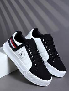 2026 Novos Sapatos Casuais Masculinos, Tênis Retrô Clássico Verde Militar, Sapatos Casuais de Couro com Cadarço, Sapatos Elevadores de Sola Grossa, Sola Macia, Confortável, Respirável e Leve, Versátil para Uso Diário, Tênis Masculinos, Sapatos Casuais Masculinos, Sapatos Estilosos e Personalizados de Estilo de Rua Estudantil, Sapatos Masculinos com Cadarço, Sapatos Masculinos para Skate - Preto e Branco - Visão 2