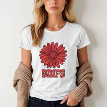Women's Cut Billy Strings Red Daisy T-Shirt: BMFS Ladies Shakedown Lot Style Teeblusas Para Mujer>Shirt Blouses For Women - 白色 - 查看 5