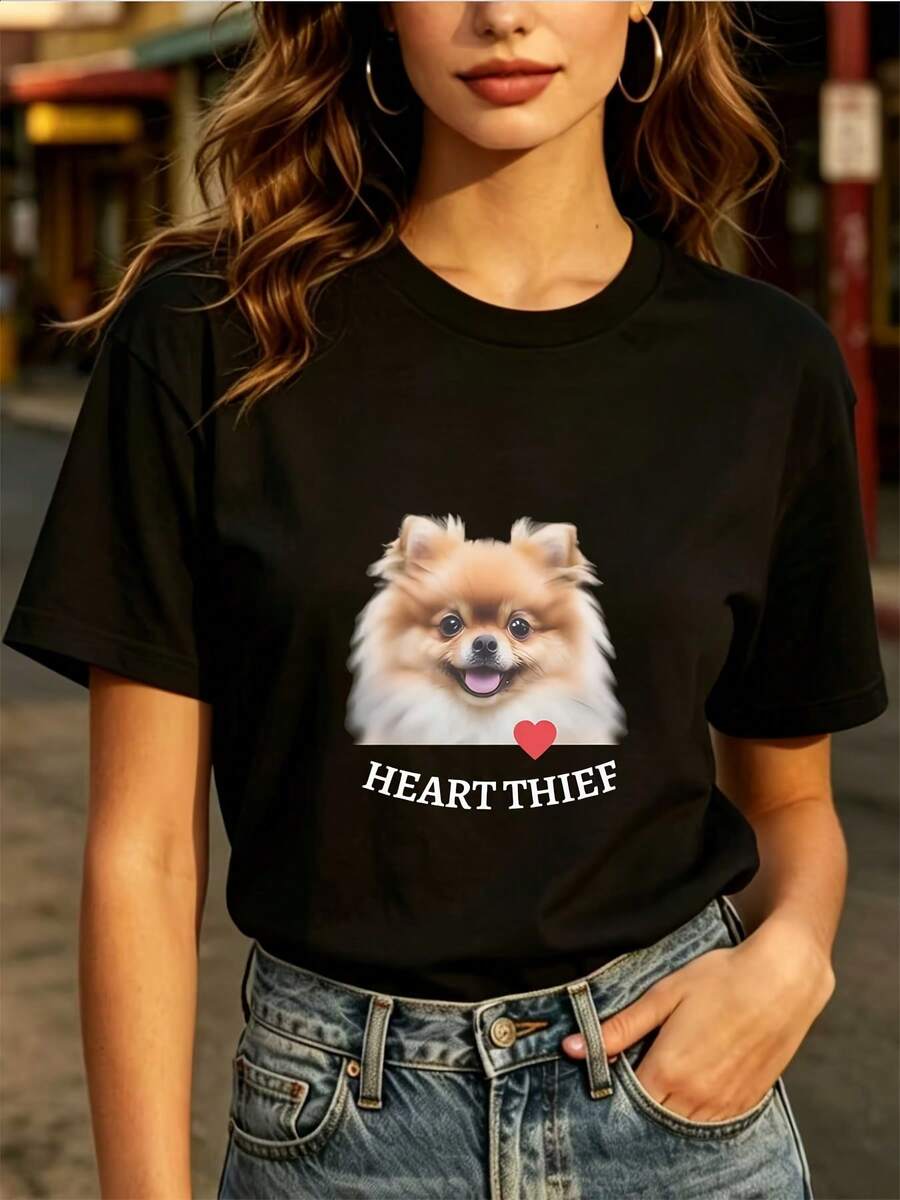 2026 Fashion T-Shirt With Pomeranian Puppy Design "Heart Thief" - Perfect For Summer Festivals, Family Gifts, And Team-Building Activities. High-Quality 180g T-Shirt. AXMT - 黑色 - 查看 1