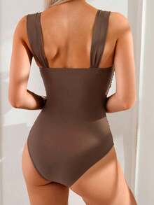Swim Basics Traje de baño de una pieza con hombros fruncidos de unicolor, estilo minimalista bohemio de festival para mujer - Café integral - Ver 2