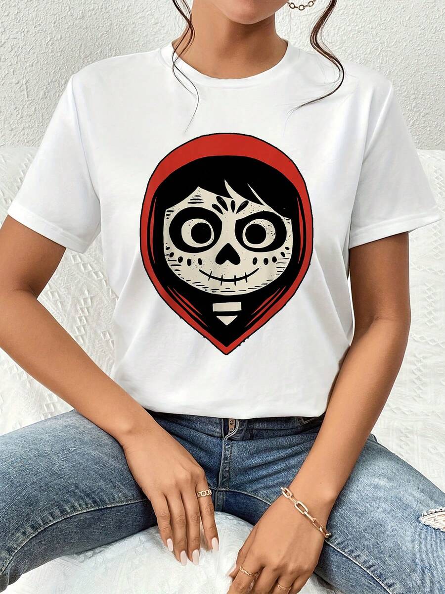 Skull With Red Hood Symbolizing The Connection Between Life And Death And Feminine Inner Strength. Comfortable Casual Women's T-Shirt For Everyday Wear. - 白色 - 查看 1