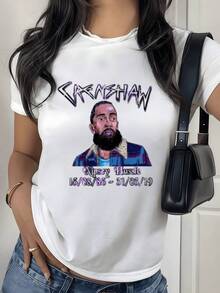 Artistic Portrait In Shades Of Purple Symbolizing Urban Strength And Perseverance With Striking Lettering That Evokes Inspiration And Youthful Energy. Comfortable, Modern Casual Women's T-Shirt For Everyday Wear. - 白色 - 查看 1