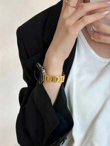 1条不对称金属表带，兼容 42mm、38mm、40mm、41mm、44mm、45mm、46mm、49mm直径，时尚智能手表替换表带，适用于Series Ultra2、Ultra SE2、SE 11、10、9、8、7、6、5、4、3、2、1，男女通用 - 金色 - 查看 3