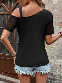 Camiseta de manga corta con hombro asimétrico, empalme de malla, casual de vacaciones, nueva primavera/verano 2026 para mujer - Negro - Ver 2