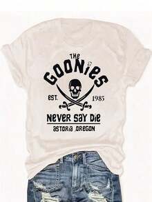 1 Retro Graphic T-Shirt " Never Give Up" | Vintage Skull And Bones Design For 80s Movie Fans | Soft Cotton Blend, Vintage Streetwear T-Shirt For Nostalgic Comfort. - 杏色 - 查看 6