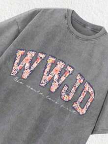 1 pcs1 PCS Religious "WWJD - He Would Love First" Graphic Tee: Featuring Distressed Vintage Finish, Floral - Filled "WWJD" (What Would Jesus Do?) Letter Print, Delicate Script "He Would Love First", Crafted From Breathable 100% Cotton, Perfect For Infusing Spiritual & Nostalgic Vibes Into Outfits During Easter Celebrations, Church Events, Or Daily Wear, Christmas & Halloween & Thanksgiving Day & Valentine's Day & Pride & Father's Day & Easter & Mother's Day & New Year & Spring Festival, Men's Round Neck Printed Short Sleeve Casual Everyday T-Shirt, They Are Excellent Gifts For Friends And Family, 100% Cotton T-Shirts Feature, A Youthful And Fashionable Design, Graphic Tees Men, Graphic Tees Women, Cachorro Feliz, Back To School180g Algodón 100% - Gris - Ver 3