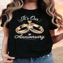1 pieza, clásica y versátil, camiseta de manga corta de algodón puro ideal para usar en cualquier estación. Con el dise?o romántico It's Our Anniversary y un estampado de corazón y anillo, estilo moderno - Negro - Ver 2