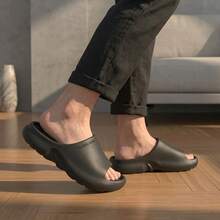 Chanclas para hombre Sandalias de EVA Pantuflas con suela gruesa suave y antibacteriana Diseño liso ergonómico antideslizante para playa y baño - Negro - Ver 4