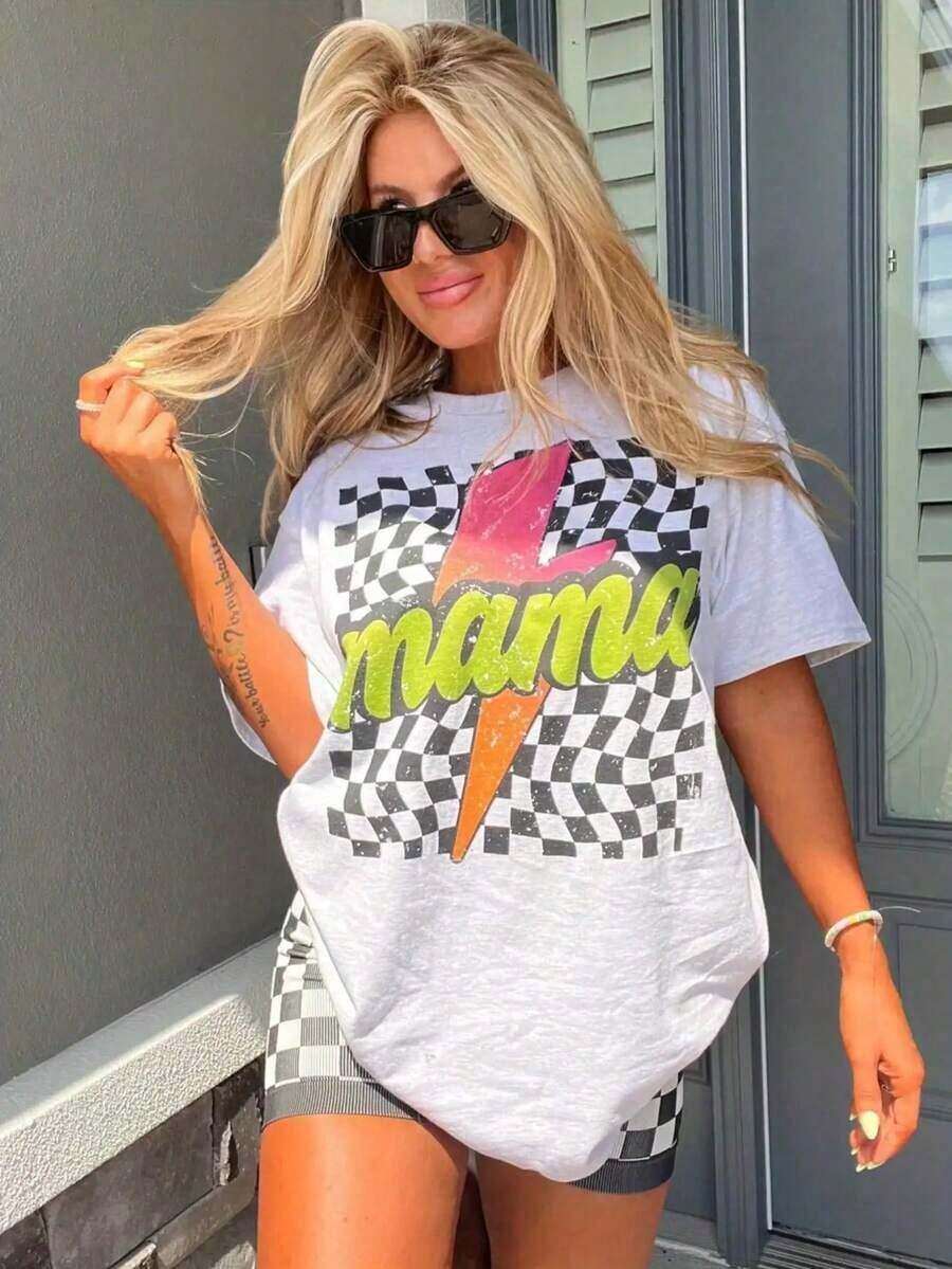Camiseta con Estampado Retro de Carreras de los 80 para Mujer - Camiseta para Mamá con Estampado de Cuadros y Rayos, Top Casual de Verano de Manga Corta y Cuello Redondo, Adecuada para Mamás, Fiestas de Cumpleaños y Uso Casual - Regalo Ideal para Mujeres - Tela Cómoda para Uso Diario para Hombres y Mujeres, Camisetas para Mujer, Ropa para Vacaciones para Mujer - Blanco - Ver 1
