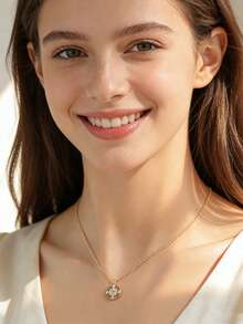 Women's Gold-Plated Smooth Round Snowflake Zirconia Pendant Necklace (O-Chain), Exquisite Minimalist Style, Suitable For Daily Commute And Workwear, An Ideal Gift For Fashion Enthusiasts - Gold - View 3