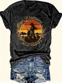 Retro Western Graphic T-Shirt - Cowboy Riding Desert Sunset Print With "Wild & Reckless" & "Wild Horses" Lettering, Black Short Sleeve Regular Fit Casual Tee For Men & Women, Machine Washable, Cowboy Additions, Summer Fashion, Vintage Aesthetic - 黑色 - 查看 1