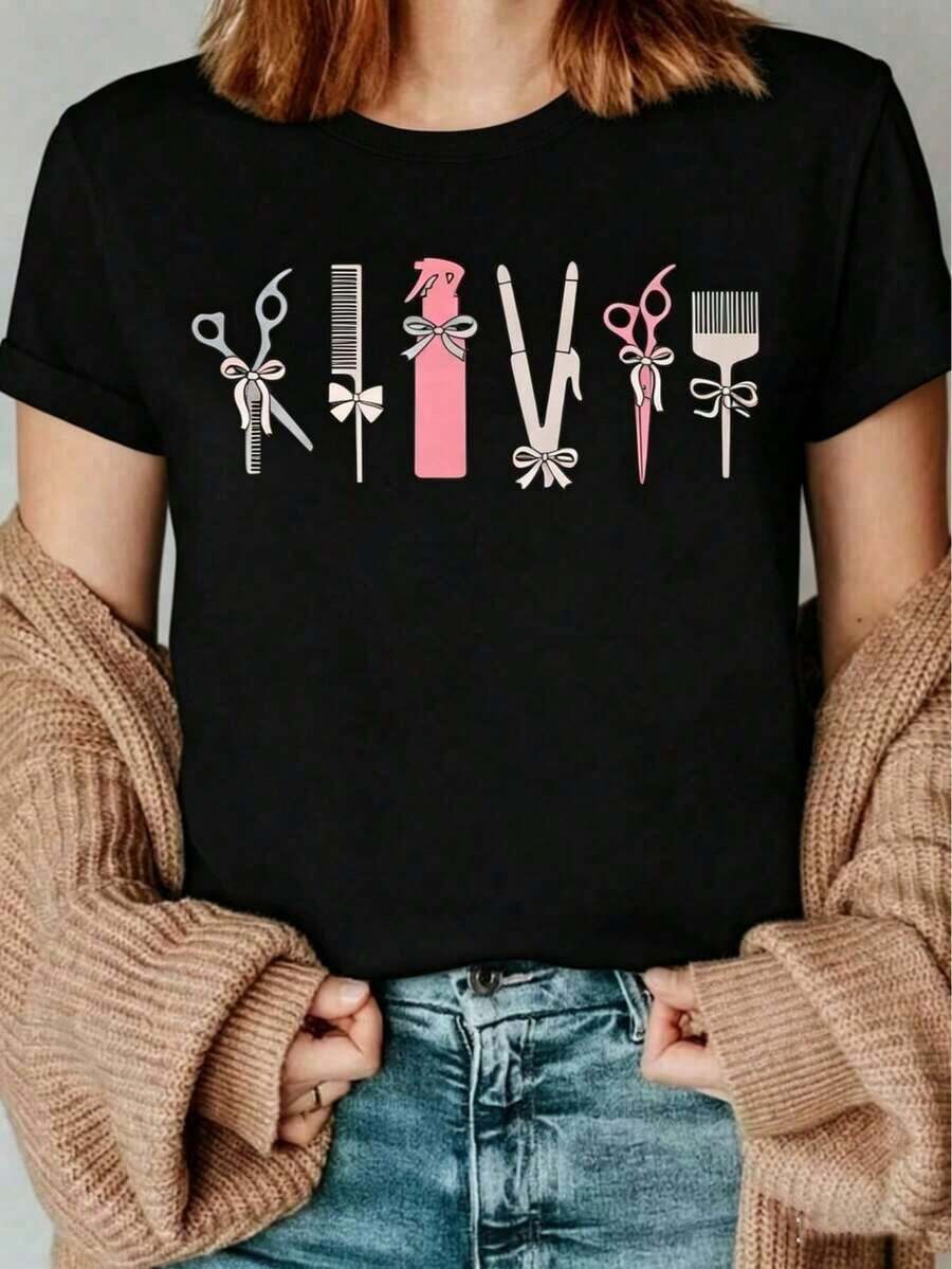 Lightweight Barber T-Shirt With Stylist Tools Print, Bow Tie, Salon Wear, Gift For Barbers, Stylists, Beauty Technicians, Comfortable Casual Round Neck T-Shirt For All Seasons, Women's Size S-3XL, 100% Cotton, Well Fitted. - 黑色 - 查看 1